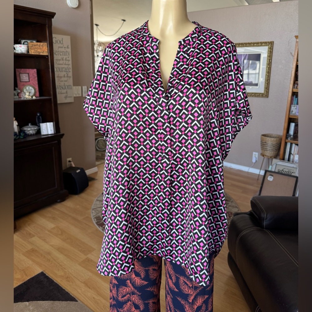 Lane Bryant pink, black & white short sleeve Vneck blouse-size 18/20